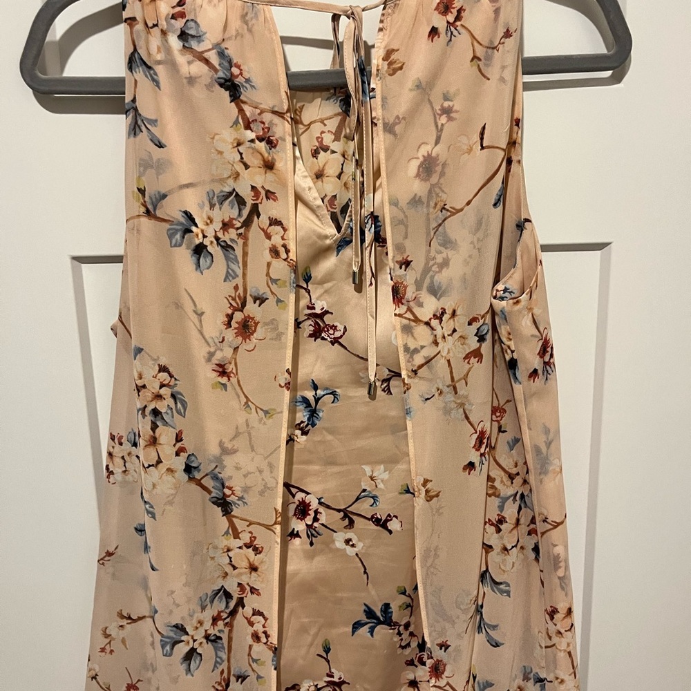 White House Black Market floral blouse. Size M. - Picture 3 of 4